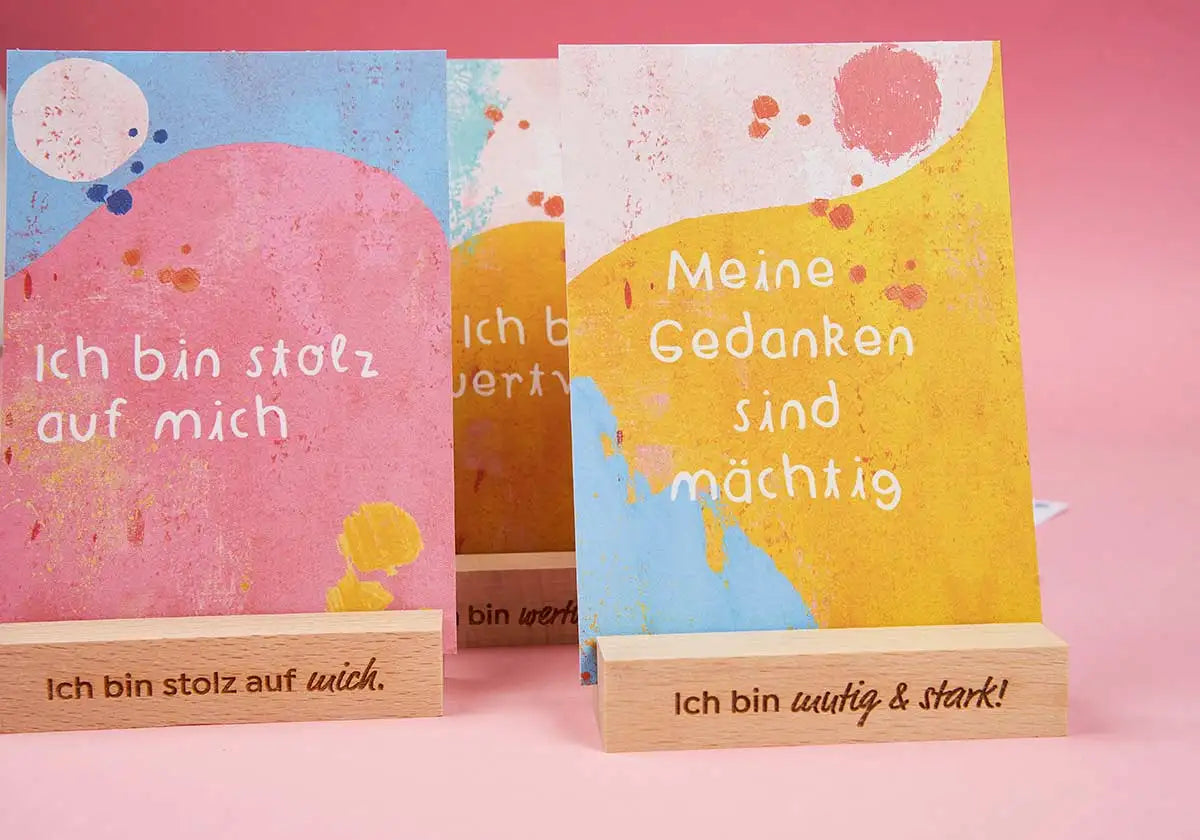 Kartenhalter lang mit schrägem Schlitz für A6 Karten