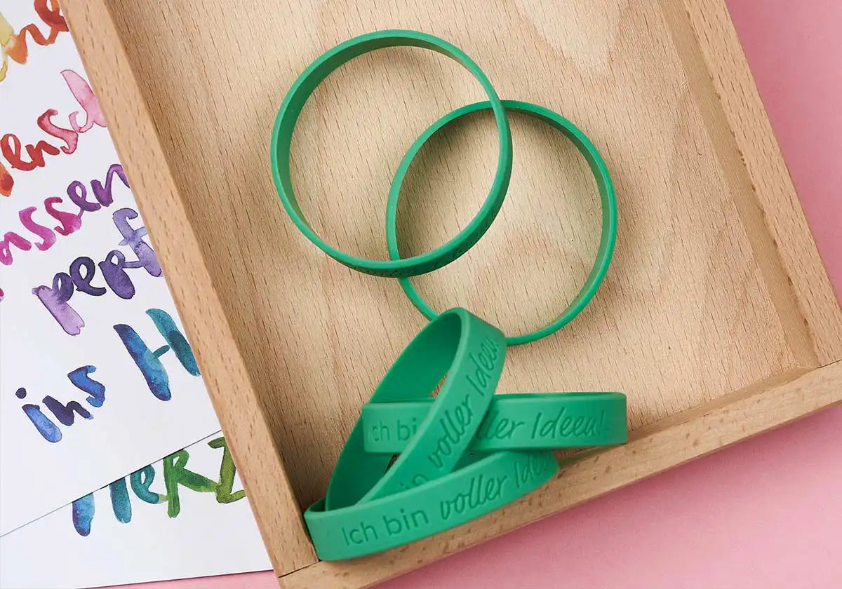 »Ich bin voller Ideen!« – Motivationsarmbänder für Kinder & Jugendliche, grün – 5er Set