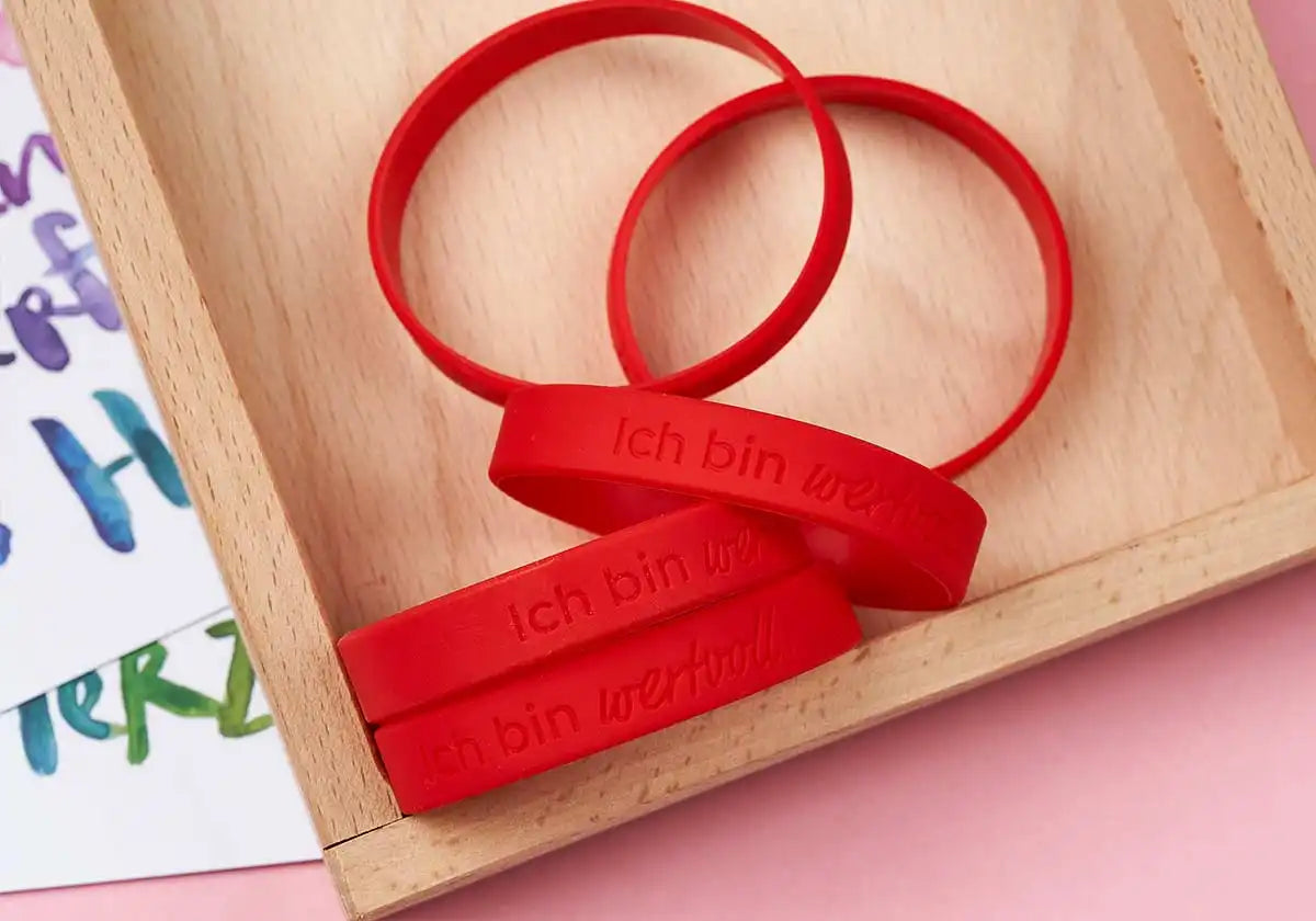 »Ich bin wertvoll.« – Motivationsarmbänder für Kinder & Jugendliche, rot – 5er Set