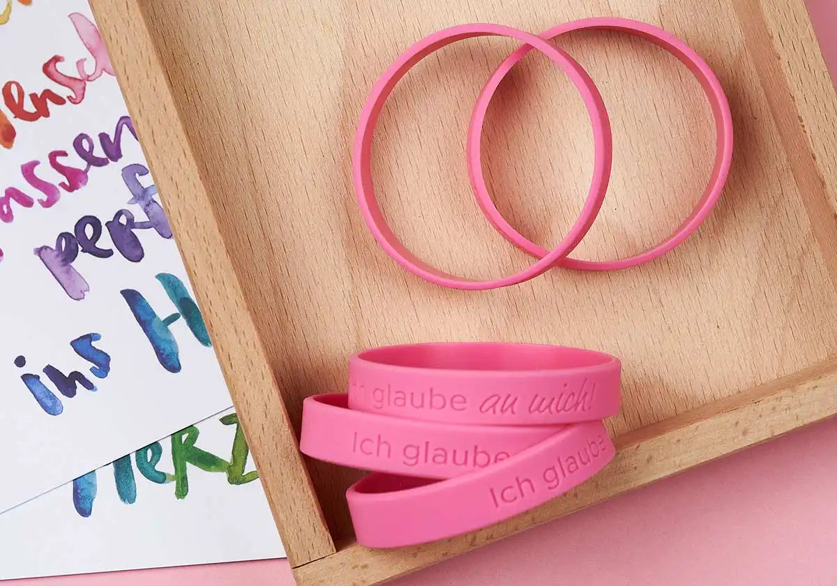 »Ich glaube an mich!« – Motivationsarmbänder für Kinder & Jugendliche, fuchsia – 5er Set