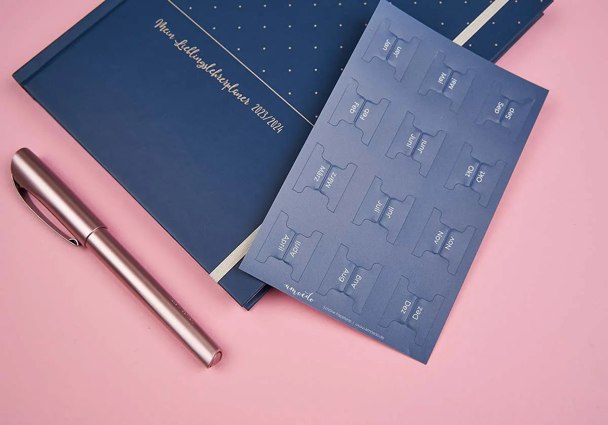 Monatstaben »Markier mich« – dunkelblau, klein - amoedo – Schöne Papeterie