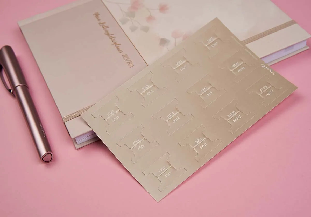 Monatstaben »Markier mich« – gold, klein - amoedo – Schöne Papeterie