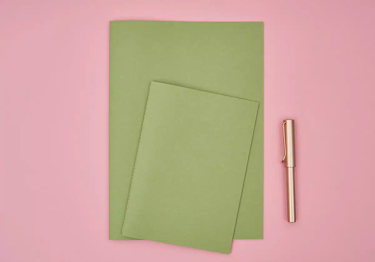 Wunderschönes grünes Notizheft in A4 und A5 mit 40 Seiten, Gmund-Papier und Steppstichheftung
