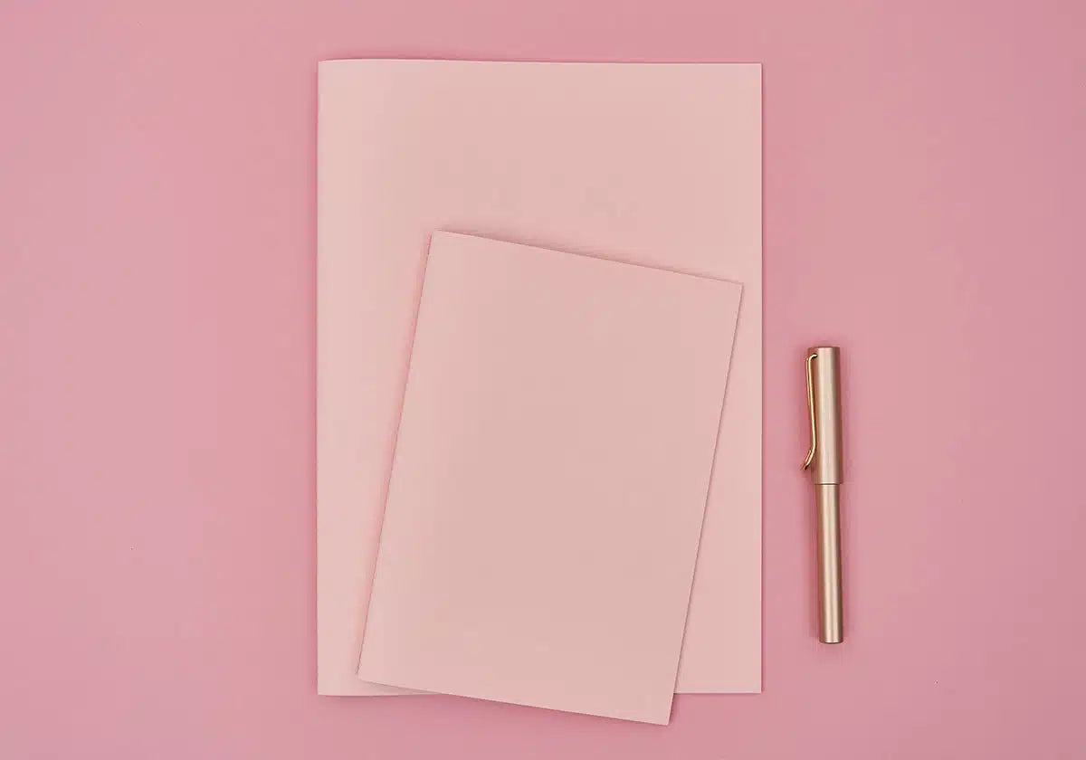 Wunderschönes rosanes Notizheft in A4 und A5 mit 40 Seiten, Gmund-Papier und Steppstichheftung
