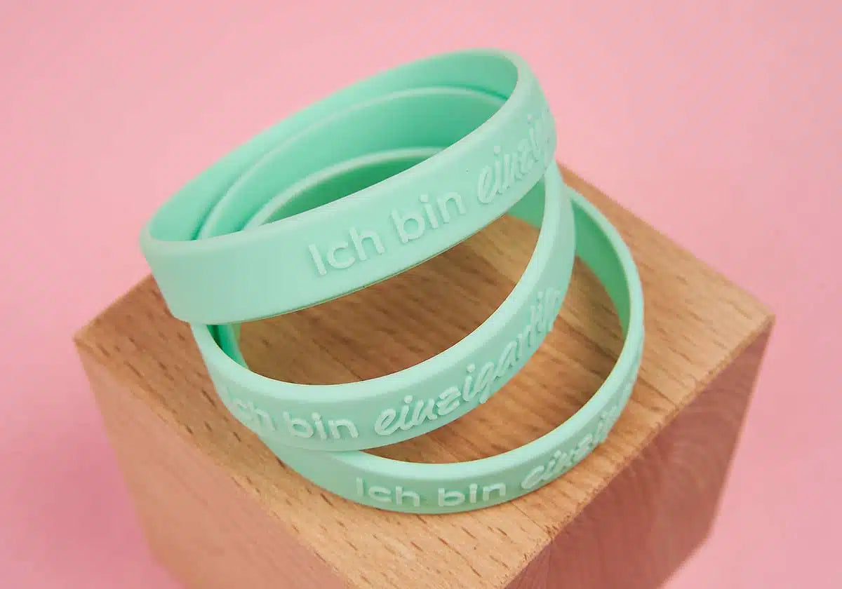 »Ich bin einzigartig.« – Armbänder für Jugendliche, pastellgrün – 5er Set - amoedo – Schöne Papeterie