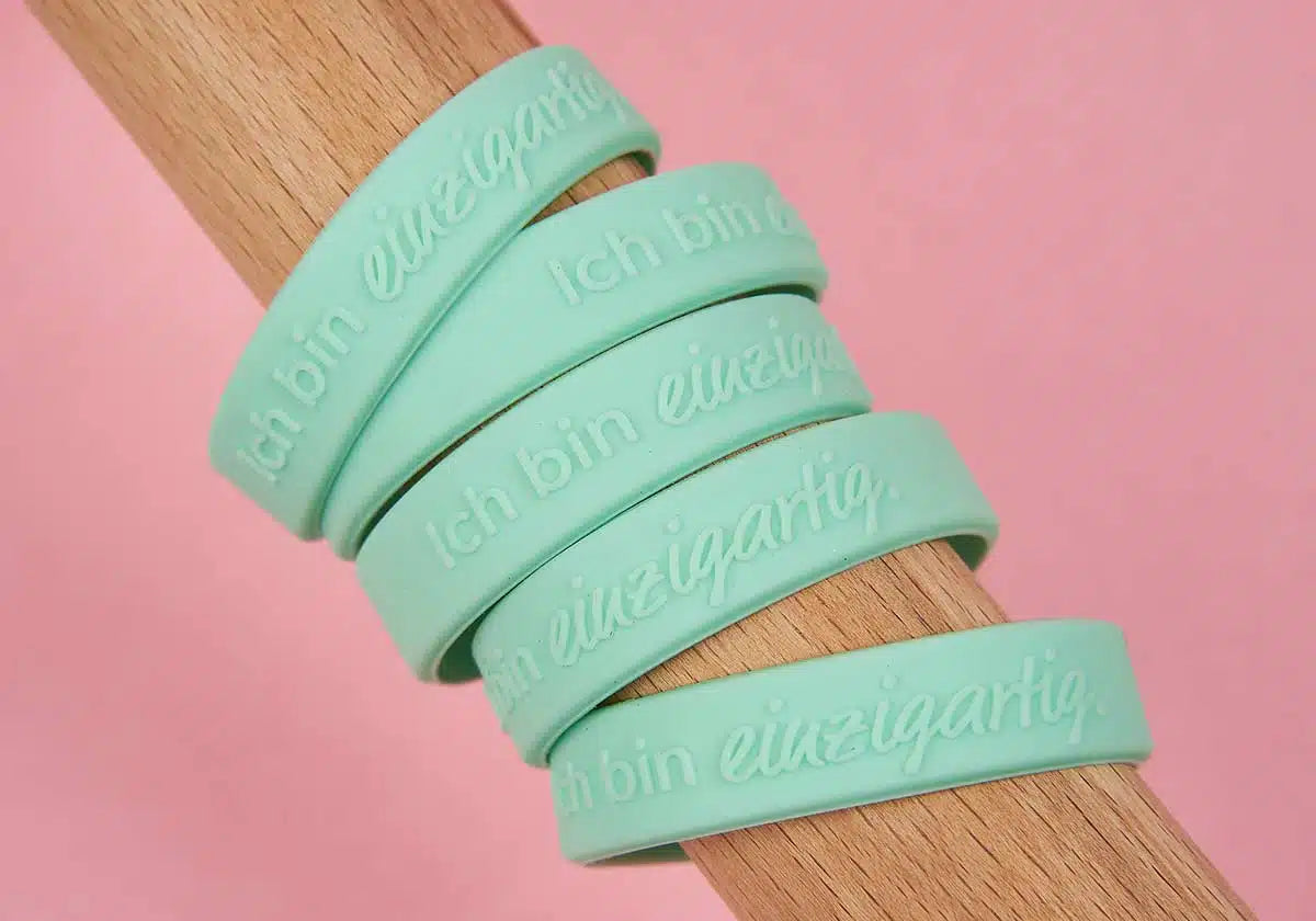 »Ich bin einzigartig.« – Armbänder für Kinder, pastellgrün, 5er Set - amoedo – Schöne Papeterie