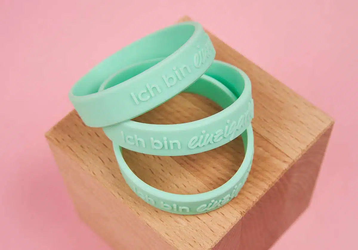»Ich bin einzigartig.« – Armbänder für Kinder, pastellgrün, 5er Set - amoedo – Schöne Papeterie