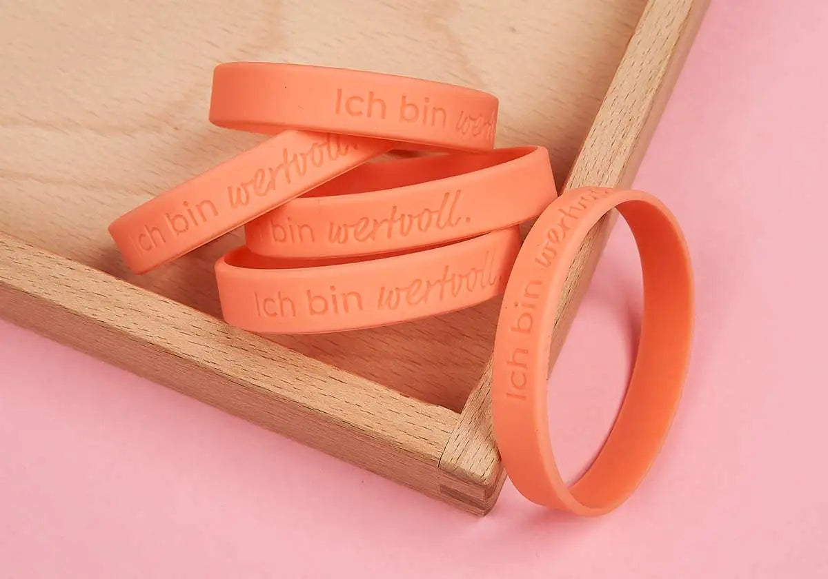 Geschenkarmbänder für Kinder und Jugendliche mit geprägten Affirmationen