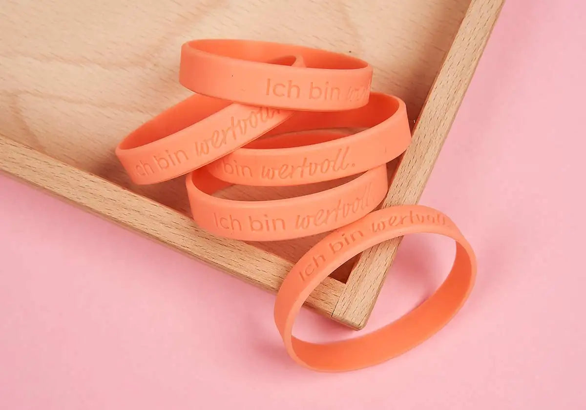 Silkonarmband mit einer geprägten Affirmation und Mutmachspruch für Kinder und Jugendliche