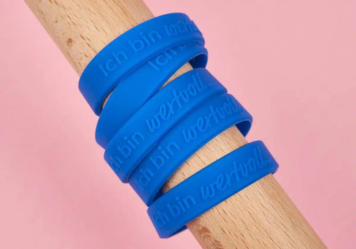 »Ich bin wertvoll.« – Armbänder für Kinder, dunkelblau – 5er Set - amoedo – Schöne Papeterie