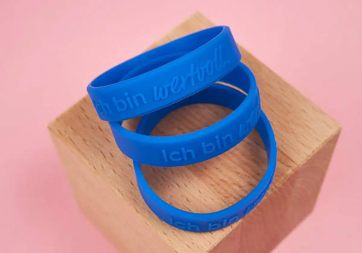 »Ich bin wertvoll.« – Armbänder für Kinder, dunkelblau – 5er Set - amoedo – Schöne Papeterie