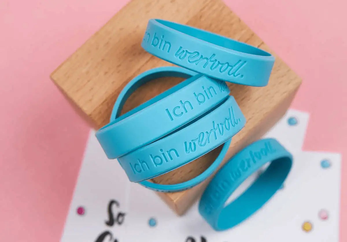Armbänder mit Affirmationen und Mutmachsprüchen für Kinder und Jugendliche