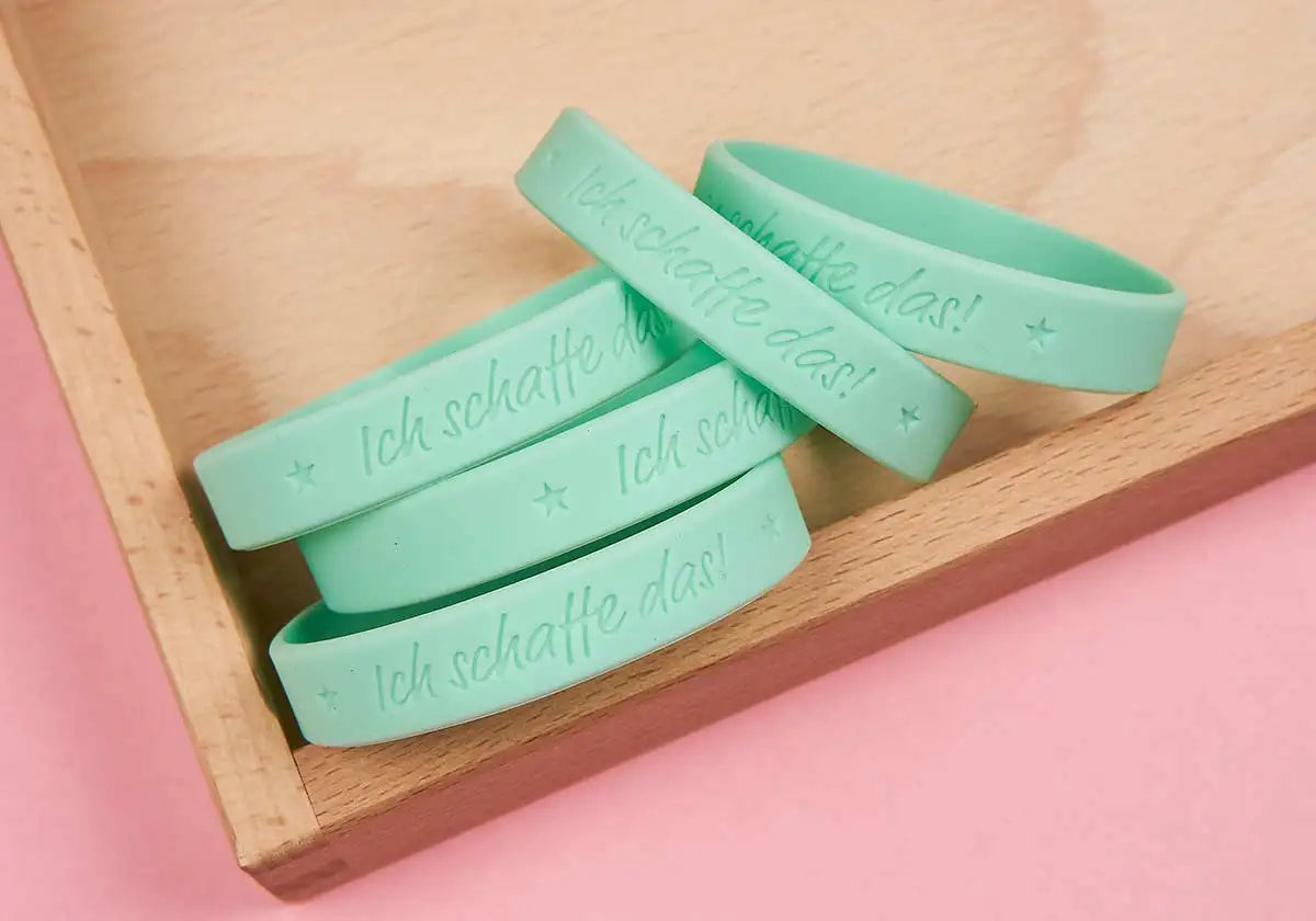 Geschenkidee Silikonarmband für Kinder und Jugendliche mit geprägter Affirmation