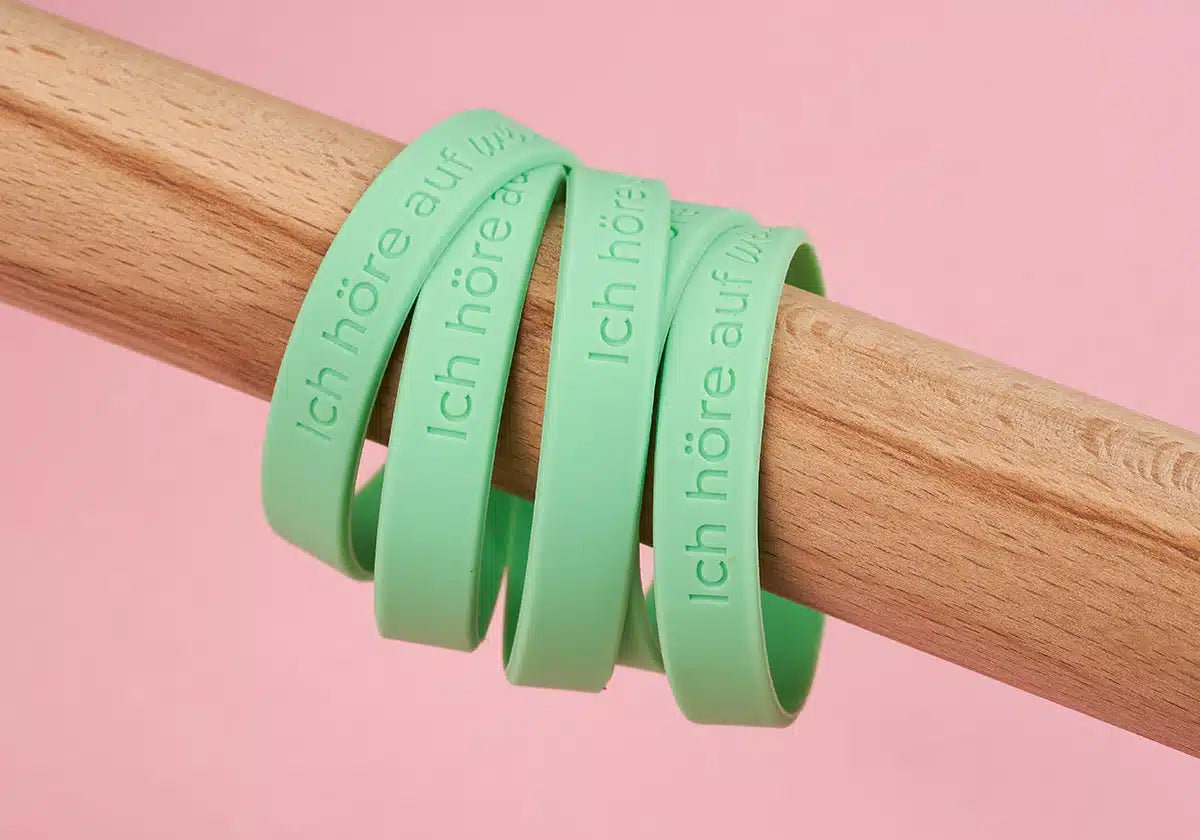 »Ich höre auf mein Herz.« – Armbänder für Jugendliche, pastellgrün – 5er Set - amoedo – Schöne Papeterie