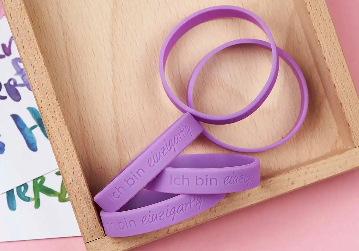 »Ich bin einzigartig.« – Armbänder für Kinder & Jugendliche, lila – 5er Set