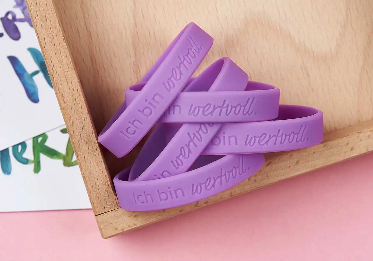 »Ich bin wertvoll.« – Motivationsarmbänder für Kinder & Jugendliche, lila – 5er Set