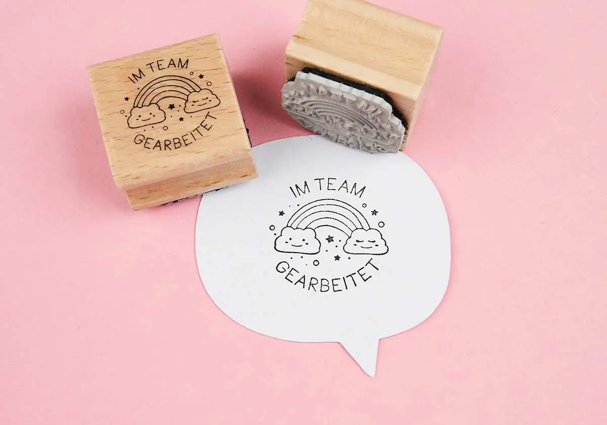 Holzstempel »Im Team gearbeitet« - amoedo – Schöne Papeterie