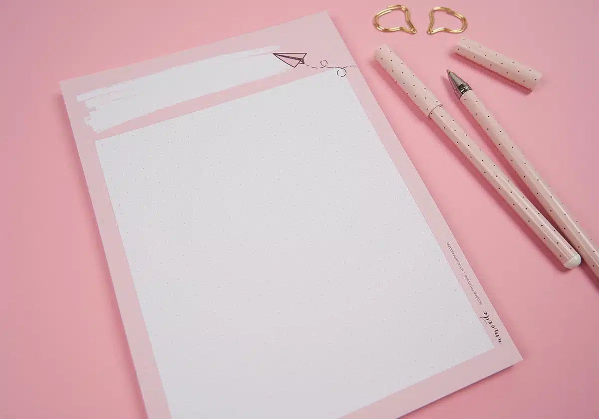 Schöner Schreibblock in A5 mit Punktraster, gedruckt auf Recyclingpapier
