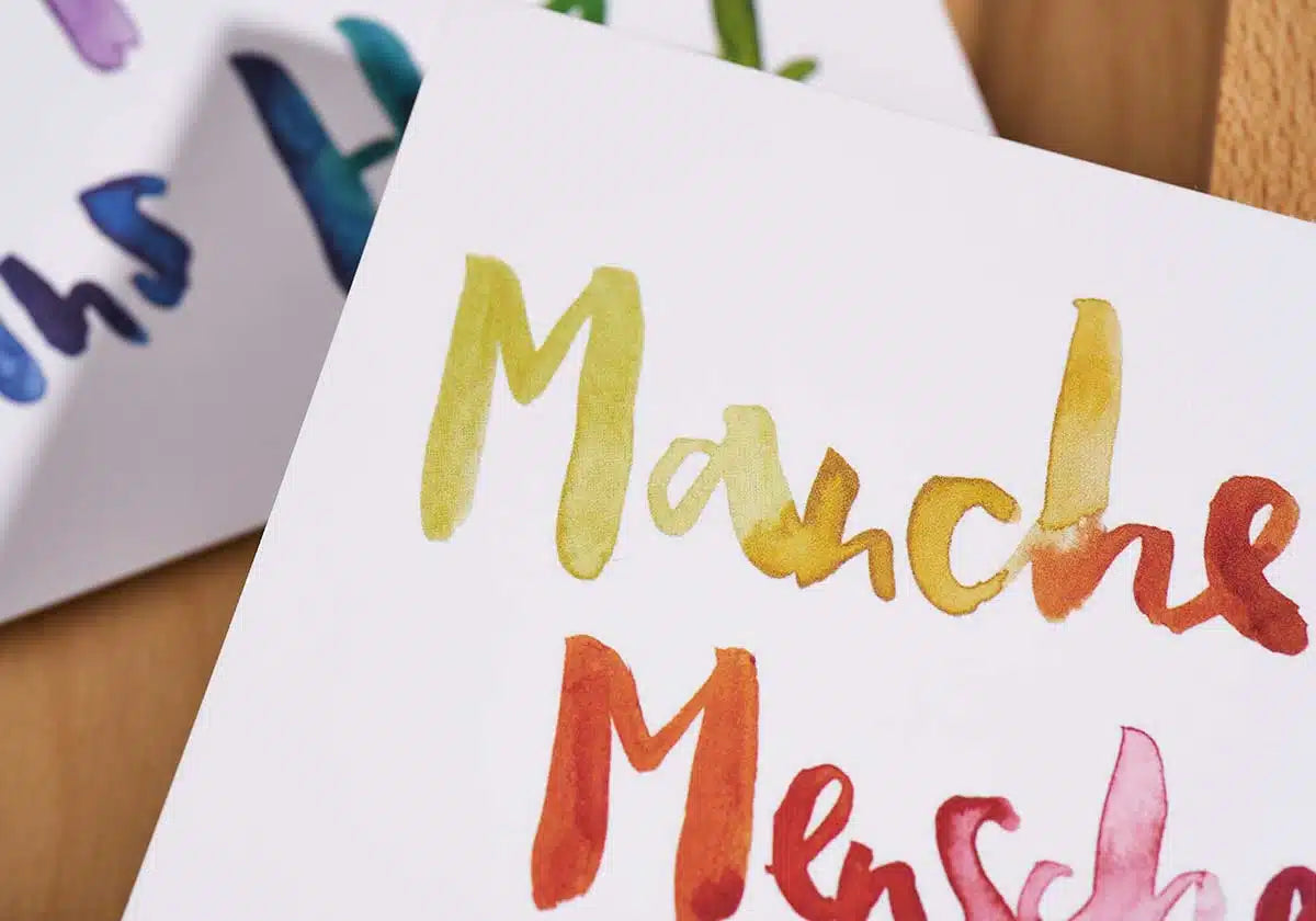 Postkarte »Manche Menschen passen perfekt ins Herz« - amoedo – Schöne Papeterie