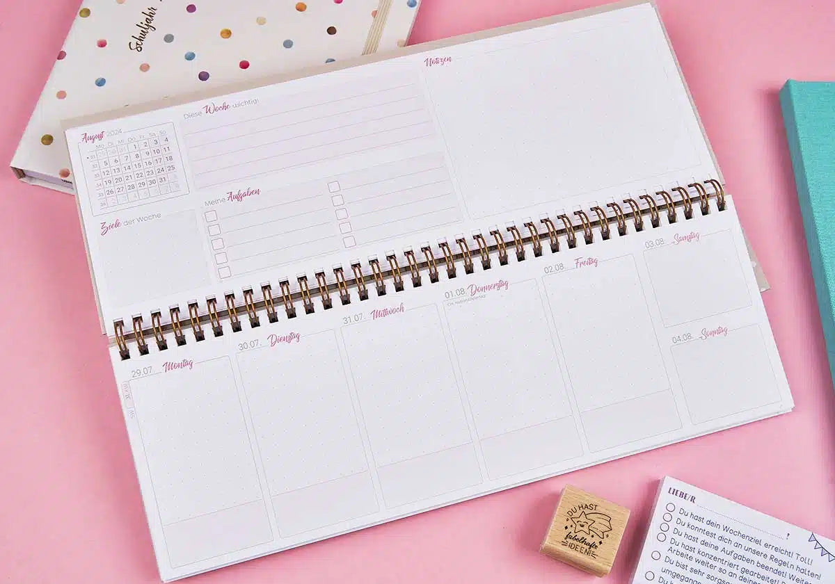 Tischkalender für das SJ 2024/2025 - amoedo – Schöne Papeterie